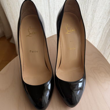 Escarpins Louboutin vernis noirs