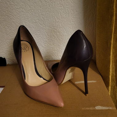 Nude High-Heel Pumps
