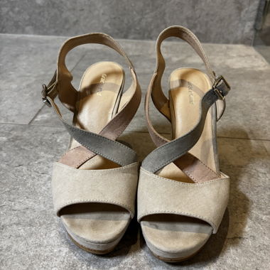 Sandali con zeppa piatta a zeilì