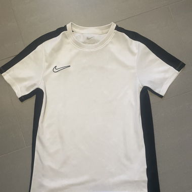 Nike T-Shirts Weiss & Grau