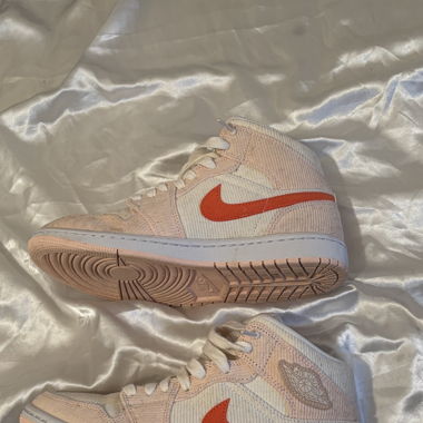 Air Jordan 1 Mid SE Corduroy