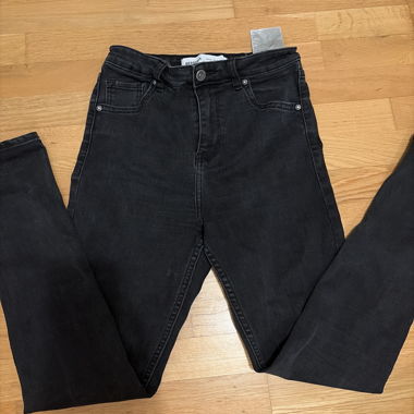 Black High-Waist Jeans