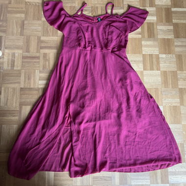 Abito rosa con spalline sottili