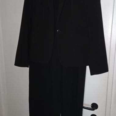 3 schwarze Stoffhosen und Blazer Gr.38