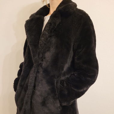Veste en fausse fourrure noire 