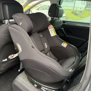 Child seat with swivel function