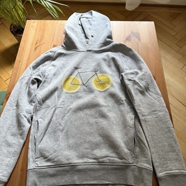 Sweat à capuche gris avec vélo citron