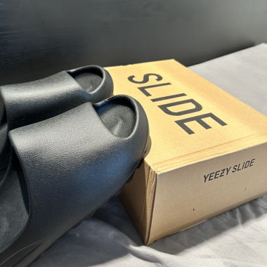 Adidas yeezy slides