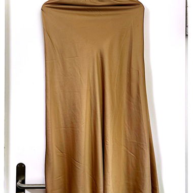 Gonna midi in satin elegante – Champagne / Oro.