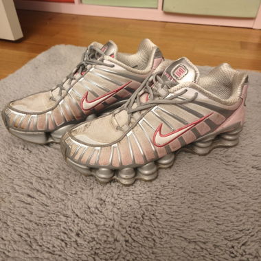 Nike Shox Sneaker pink