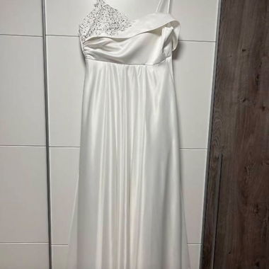 Abito da sposa bianco in raso