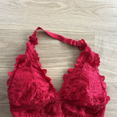 Roter Spitzen-Bralette