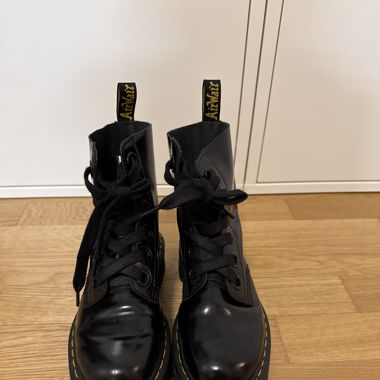 Dr. Martens 