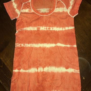 T-shirt tie-dye rose