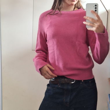 pink sweatshirt