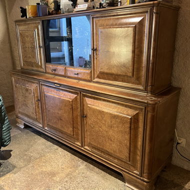 Art-Déco-Buffet mit Vitrine aus Nussbaum