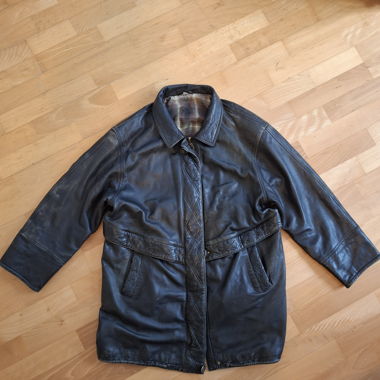 Cappotto in pelle nera
