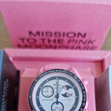 Moonswatch mission to the Pink Moonphase 