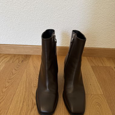 Stivaletti marroni con tacco brand aeyde