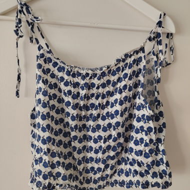 Blue floral crop top