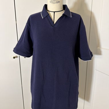 Marineblaues Poloshirt