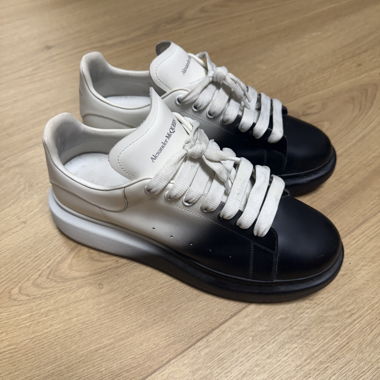 Sneakers Alexander McQueen edizione limitata