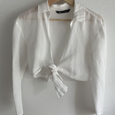 Weisses Zara Top mit Frontknoten Grösse SM