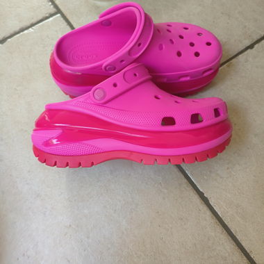 Sabots Crocs roses