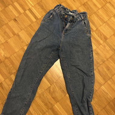 Zara High Waist Mom-Jeans EUR 32
