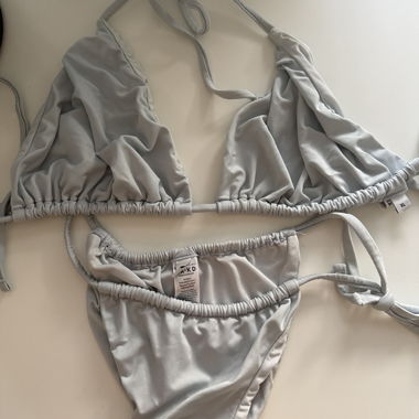 Ensemble de bikini bleu argent