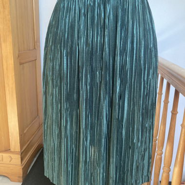 Green Pleated Midi Skirt Gr. M