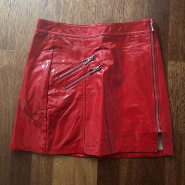 MINIGONNA IN VINILE ROSSA