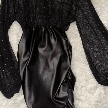 Abito nero in pizzo trasparente e satin