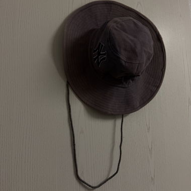 cappello grigio/viola