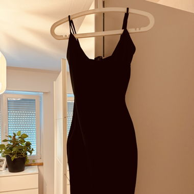 Schwarzes Hautenges Kleid