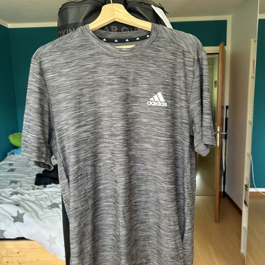 Maglietta sportiva Adidas grigia