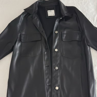 Schwarze Kunstlederjacke