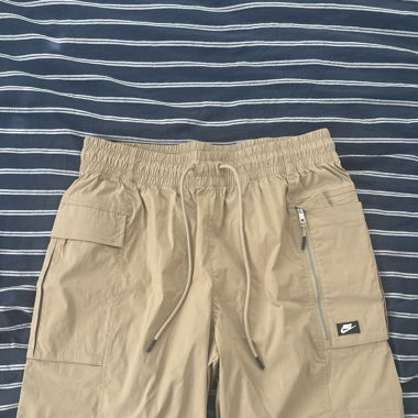 Nike Club cargo shorts (light brown)
