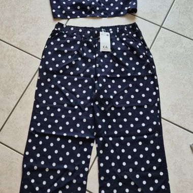 Set a due pezzi con top e pantaloni a pois