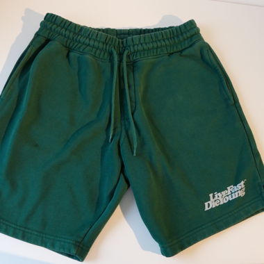 Livefastdieyoung shorts M