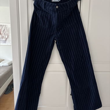 Pantaloni in velluto a coste blu scuro