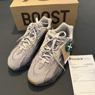 Yeezy 700 grau NEU