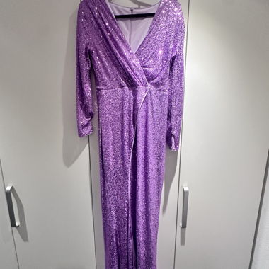Robe élégante à paillettes violette