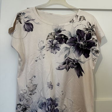 T-shirt con fiori
