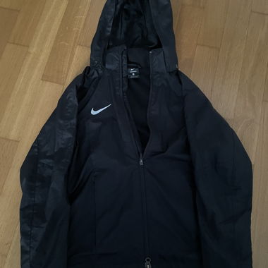 Giacca Nike NIKESHIELD con cappuccio nera