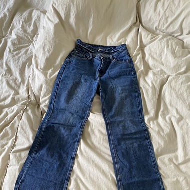 Highwaist Jeans - mit speziellem Verschluss oben