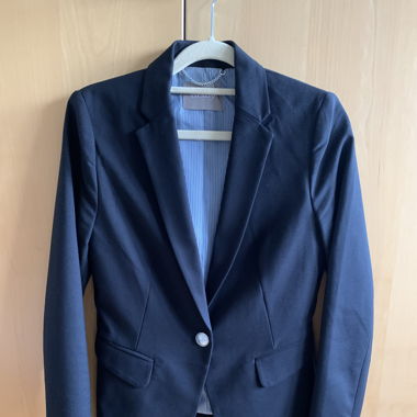Taillierter, schwarzer Blazer