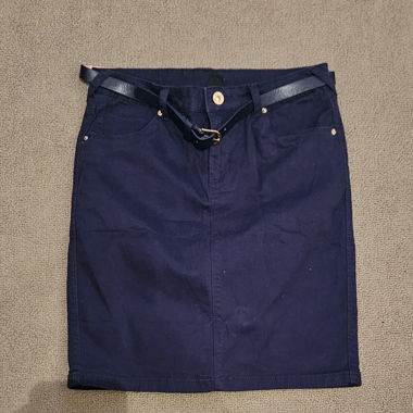 Dark blue pencil skirt with supplied belt 
