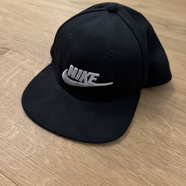 Schwarze Nike Cap mit Logo