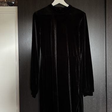 Schwarzes Samtkleid